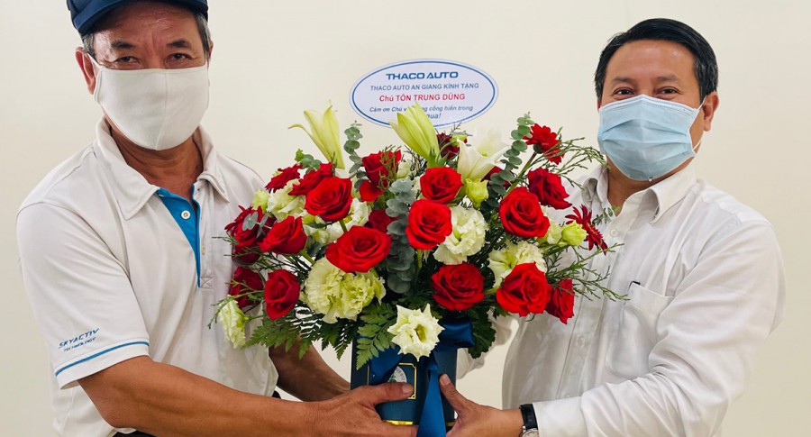 Chú bảo vệ đi làm 120km mỗi ngày